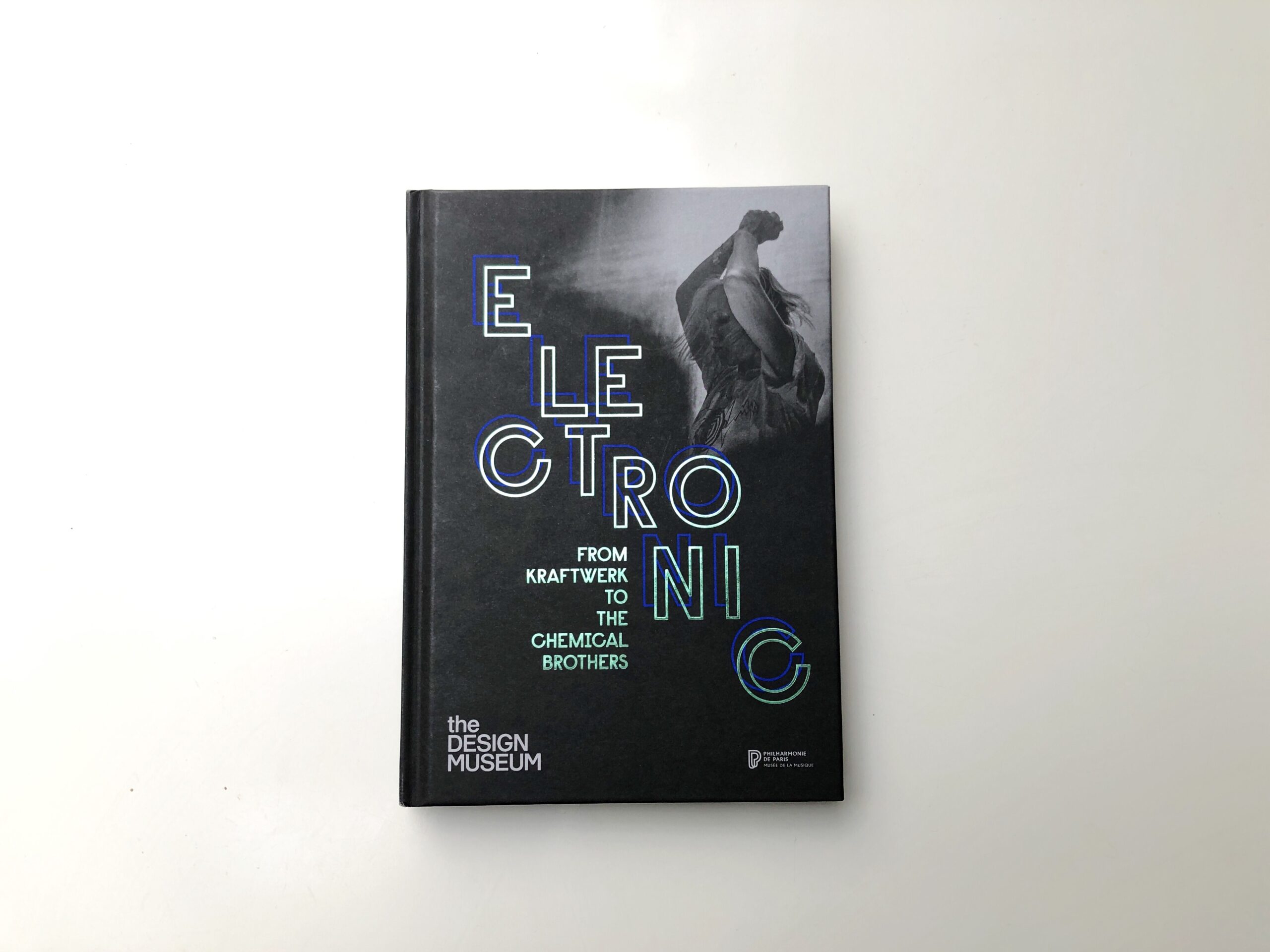 Read more about the article The coolest book on electronic music – Electronic: From Kraftwerk to the Chemical Brothers